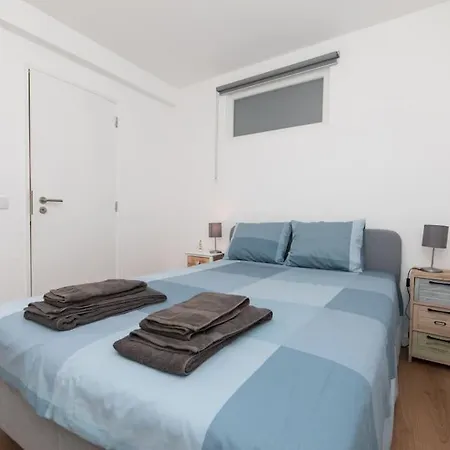 Casa Andorinhas - T2 Renovado Com Terraco Sesimbra