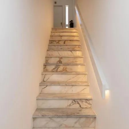 Casa Andorinhas - T2 Renovado Com Terraco * Sesimbra