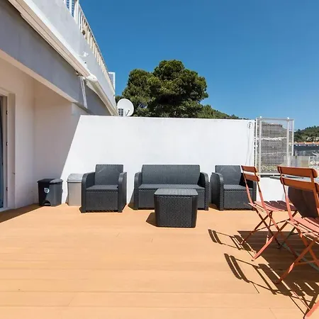 Casa Andorinhas - T2 Renovado Com Terraco * Sesimbra
