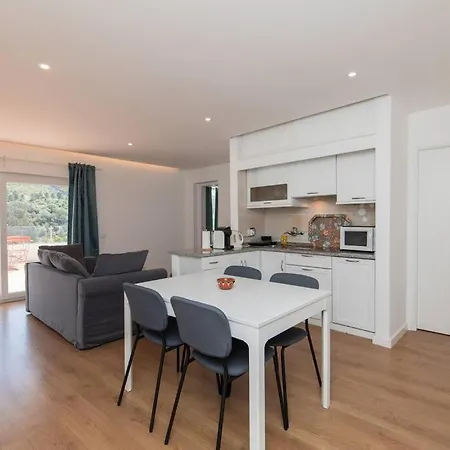 Casa Andorinhas - T2 Renovado Com Terraco Apartment Sesimbra