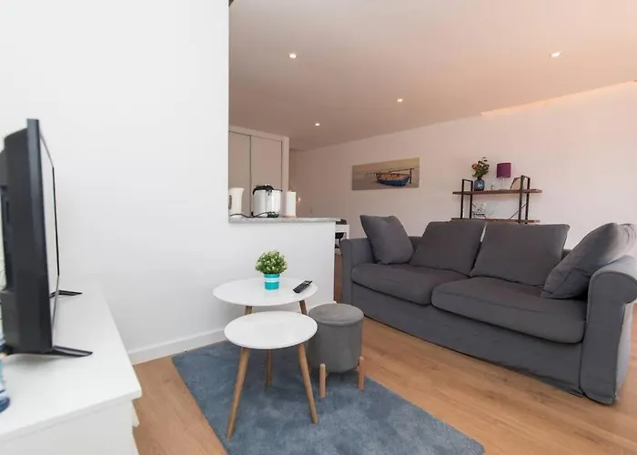 Casa Andorinhas - T2 Renovado Com Terraco 세심브라
