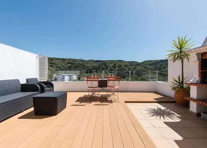 Casa Andorinhas - T2 Renovado Com Terraco 세심브라