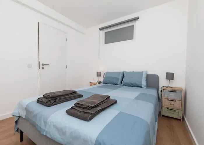 Casa Andorinhas - T2 Renovado Com Terraco 세심브라