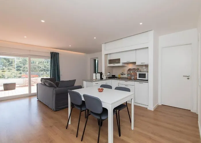 Casa Andorinhas - T2 Renovado Com Terraco 아파트 세심브라