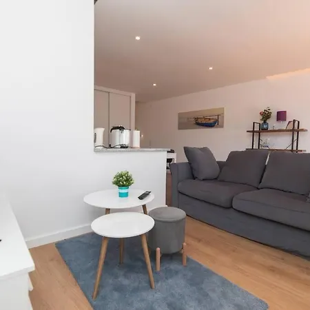 Casa Andorinhas - T2 Renovado Com Terraco Σεσίμπρα