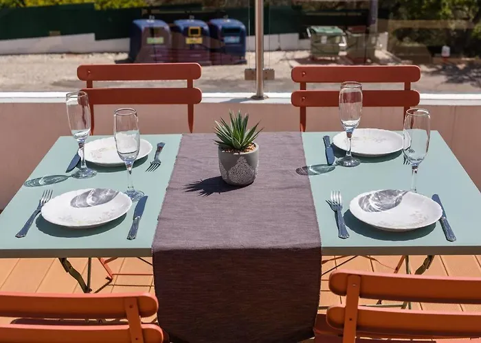 Casa Andorinhas - T2 Renovado Com Terraco شقة سيسيمبرا